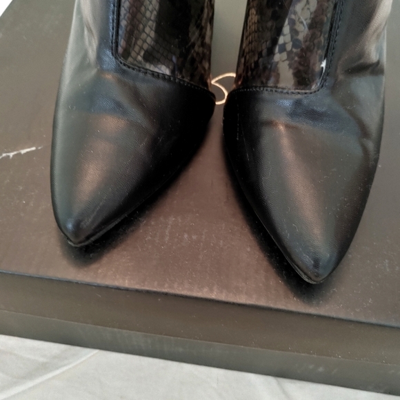 So Me black & transparent snakeskin printed 4.5in heeled boots. Size 7 - Picture 5 of 11
